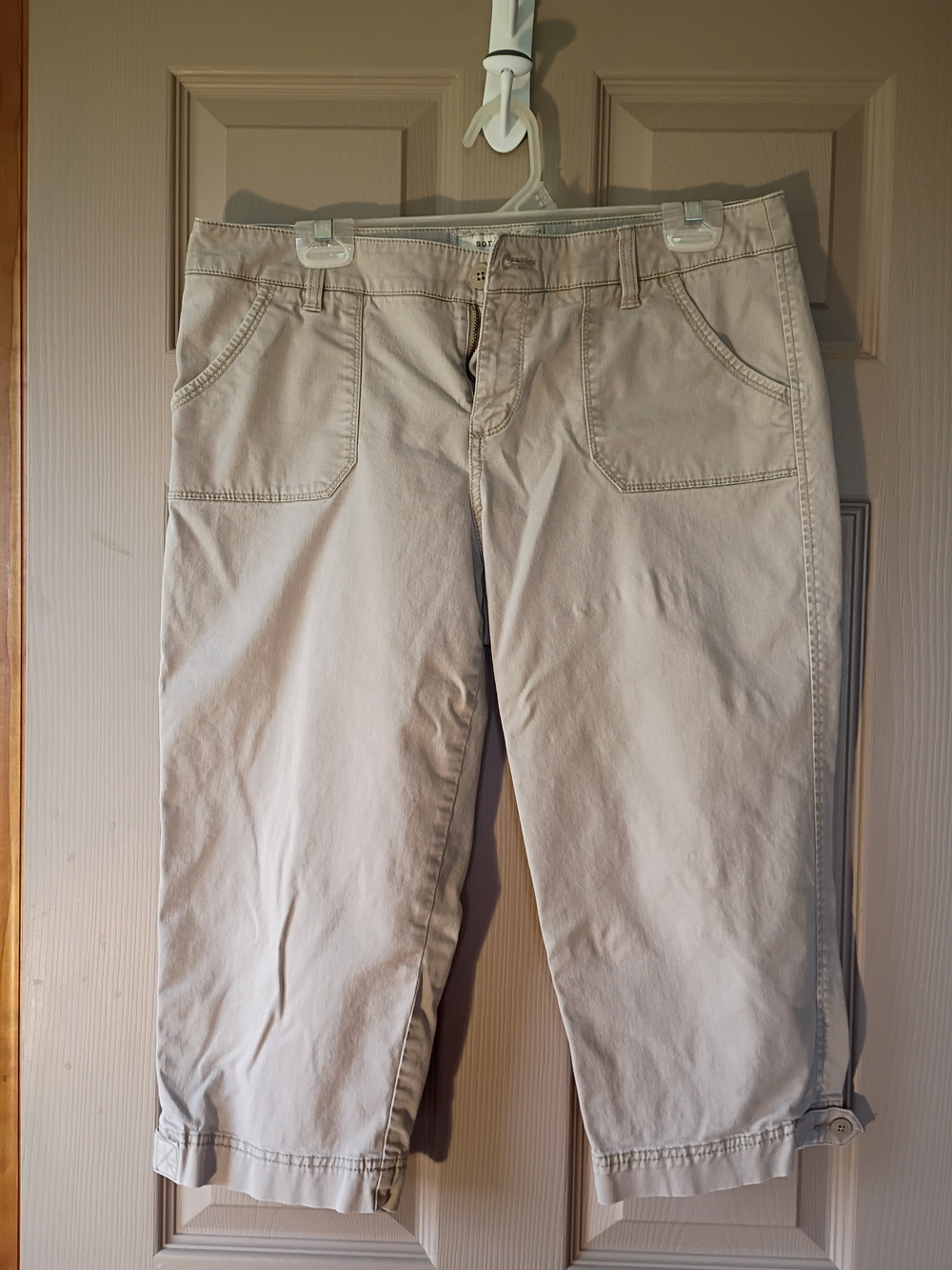 Sonoma Beige Cropped Capris with Front Pockets